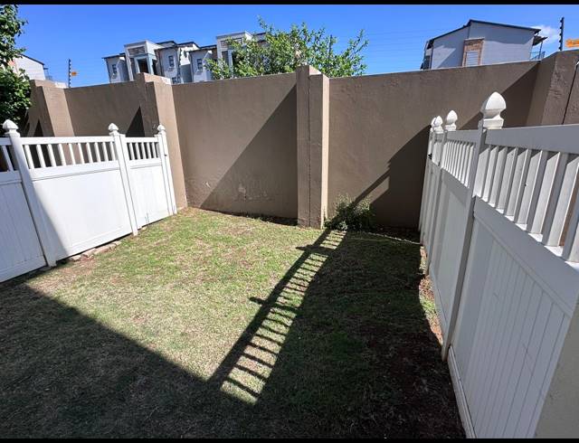 1 BEDROOM TOWNHOUSE TO LET IN BARBEQUE DOWNS